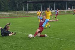 Andre Pitschmann mit vollem Körpereinsatz zum 5:0