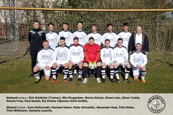 Die erste Mannschaft mit Sponsor Kai Dickler vor dem Spiel gegen Goddelau.