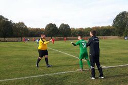 Keeper Lukas Schupp wird in der 65. Minute gegen Alex Hess eingewechseltg