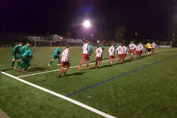 Hoch die Hacken: die Teams beim Einlaufen im Sportpark BOZ