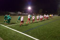 Hoch die Hacken: die Teams beim Einlaufen im Sportpark BOZ