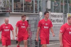 Doppelpacker Andre Pitschmann, Sören Trollst, Simon Lüer und Sven Kalinowski auf dem Weg zur 2. Halbzeit