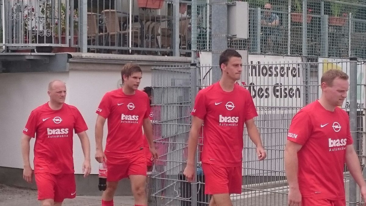 Doppelpacker Andre Pitschmann, Sören Trollst, Simon Lüer und Sven Kalinowski auf dem Weg zur 2. Halbzeit